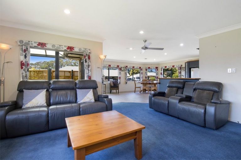 Photo of property in 2 Bransley Grove, Katikati, 3129