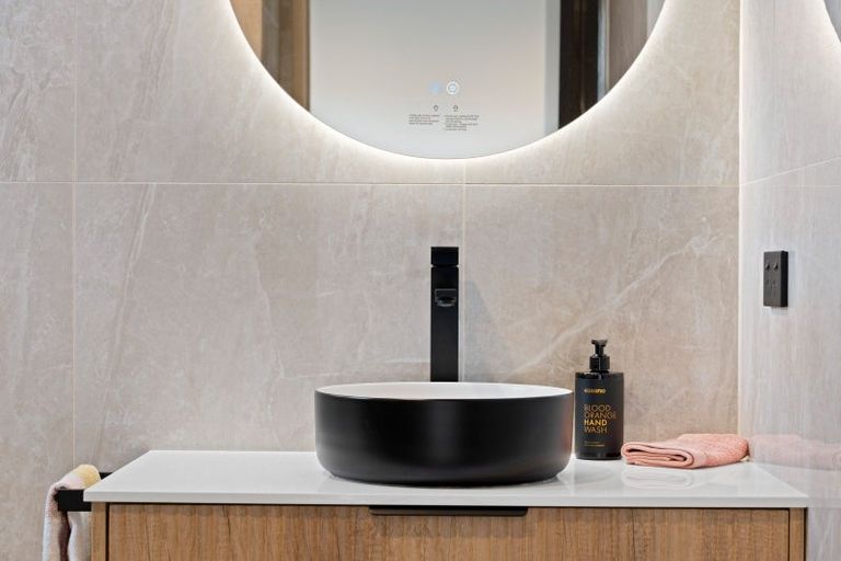 Photo of property in 5 Blue Moon Rise, Langs Beach, 0582