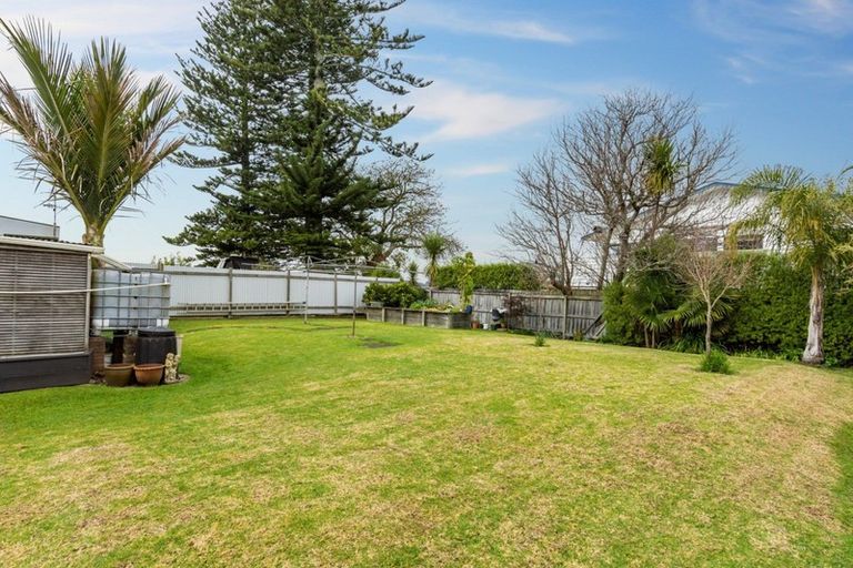Photo of property in 16 Beach Grove, Omokoroa, 3114