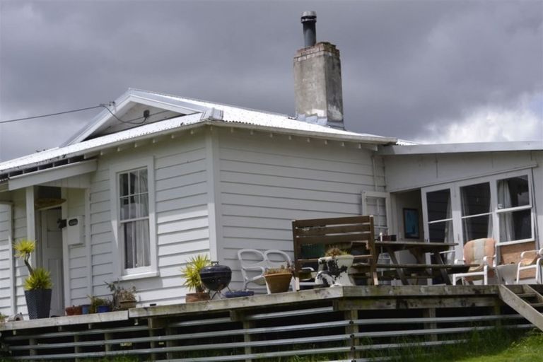 Photo of property in 34 Whakapirau Road, Maungaturoto, 0583