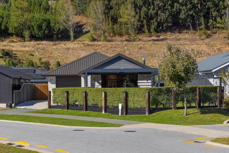 Photo of property in 26 Violet Way, Lower Shotover, Queenstown, 9304