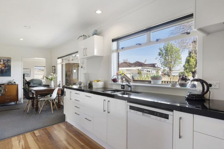 Photo of property in 16 Kingsley Street, St Andrews, Hamilton, 3200