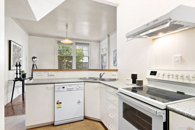 Photo of property in 33a Hobson Crescent, Thorndon, Wellington, 6011