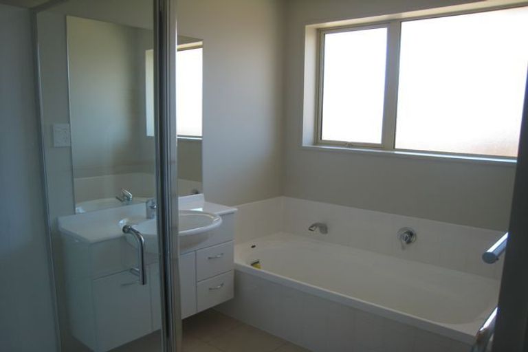 Photo of property in 8 Dunsford Close, Halswell, Christchurch, 8025