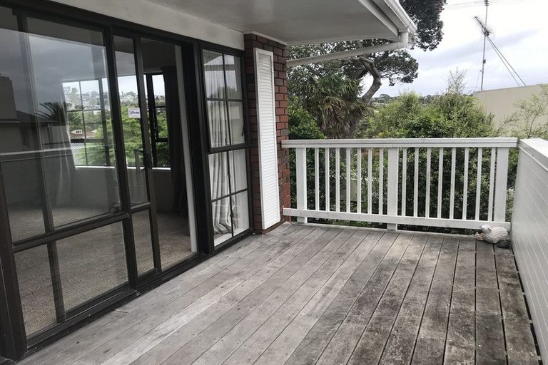 Photo of property in 2/4 Penning Road, Castor Bay, Auckland, 0620