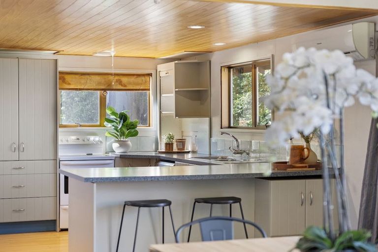 Photo of property in 44 Arawata Terrace, Sunshine Bay, Queenstown, 9300