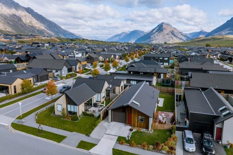 Photo of property in 43 Bannister Street, Jacks Point, Queenstown, 9371