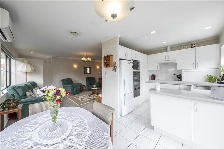 Photo of property in 4a Skilgate Avenue, New Lynn, Auckland, 0600