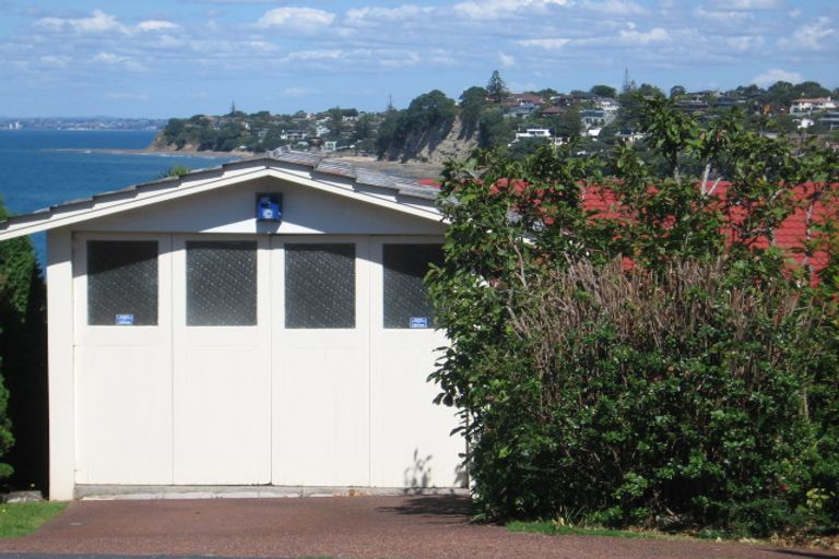 Photo of property in 2/7 Churchill Road, Murrays Bay, Auckland, 0630