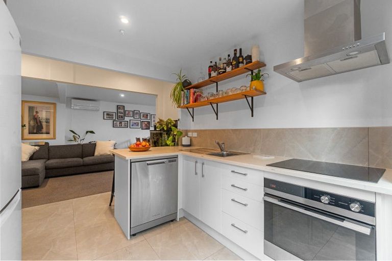 Photo of property in 3/80 Onewa Road, Northcote Point, Auckland, 0627