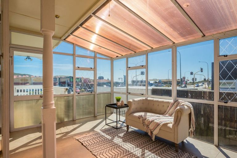 Photo of property in 140 Mana Esplanade, Paremata, Porirua, 5026