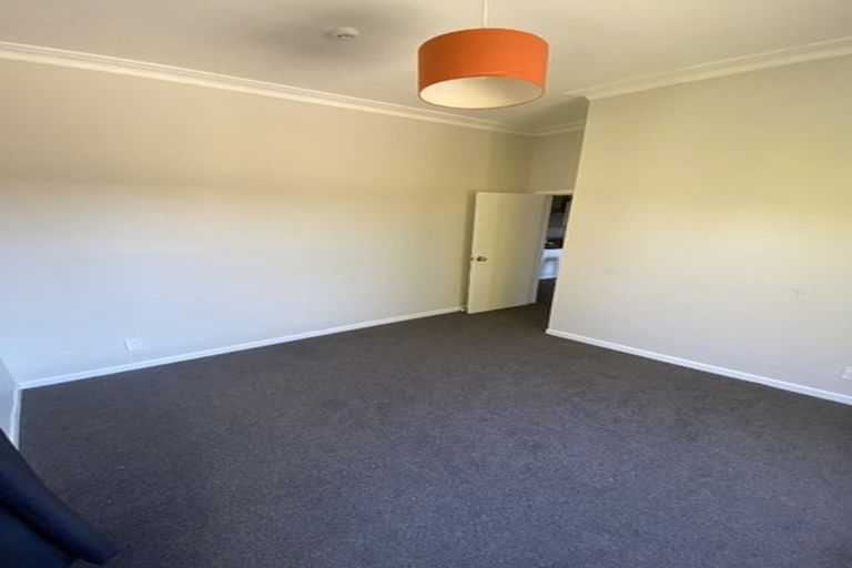 Photo of property in 62 Kelburn Parade, Kelburn, Wellington, 6012