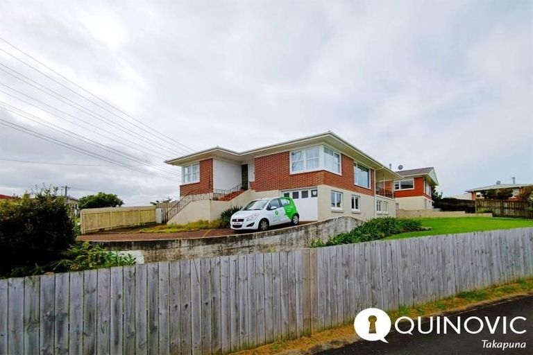 Photo of property in 520 Glenfield Road, Glenfield, Auckland, 0629