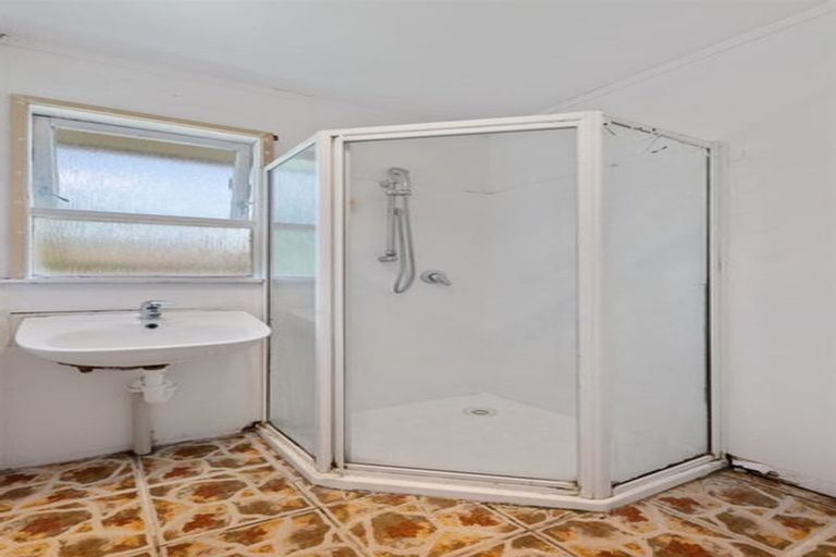 Photo of property in 6 Kirby Street, Glendene, Auckland, 0602