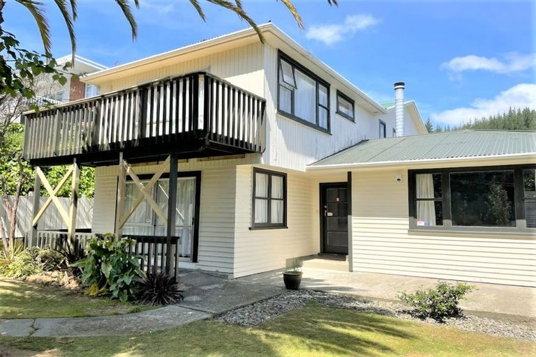 Photo of property in 24 Norana Road, Maoribank, Upper Hutt, 5018