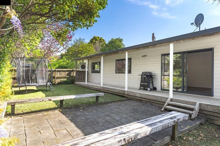 Photo of property in 3 Matama Road, Glen Eden, Auckland, 0602