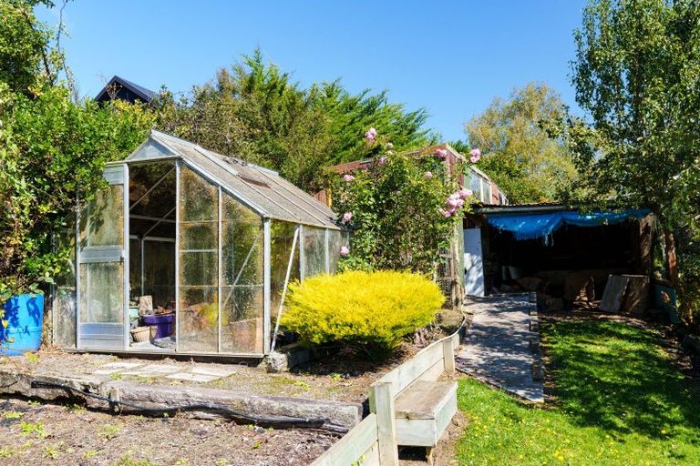 Photo of property in 28 Chatham Street, Waihola, Milton, 9073