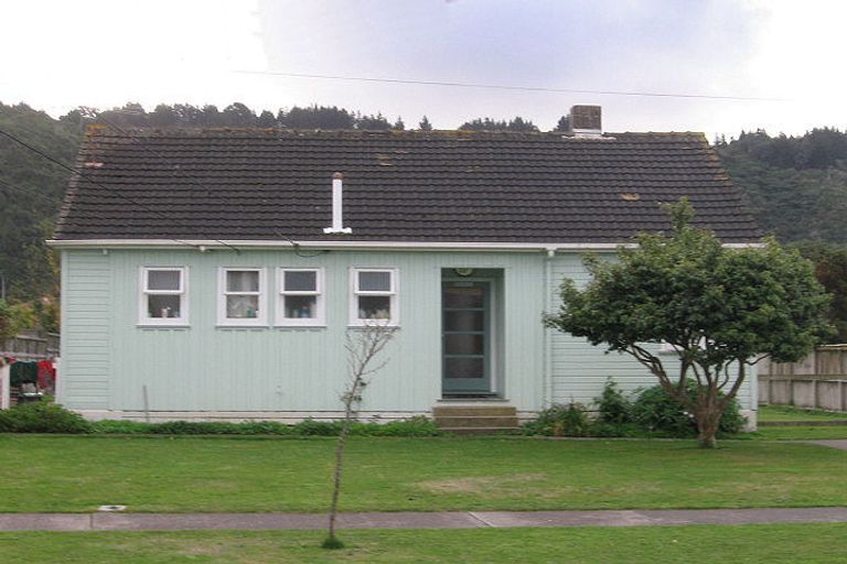 Photo of property in 5 Reynolds Street, Taita, Lower Hutt, 5011
