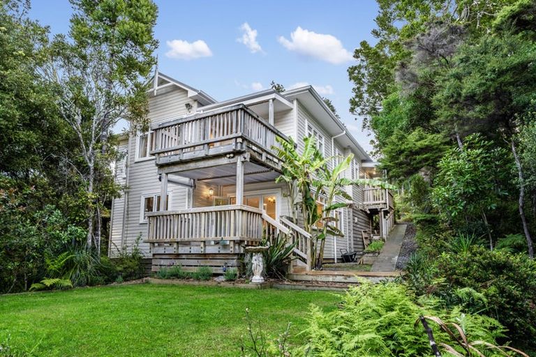 Photo of property in 4 Kereru Grove, Greenhithe, Auckland, 0632