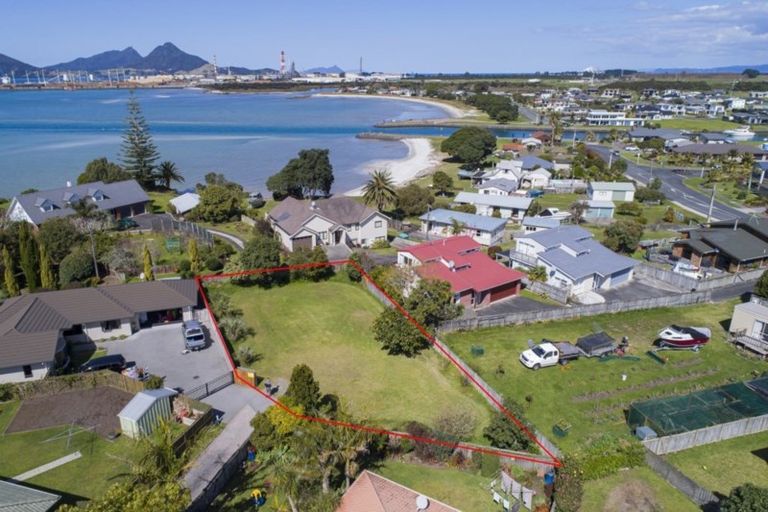 Photo of property in 16 Paradise Point Place, One Tree Point, 0118