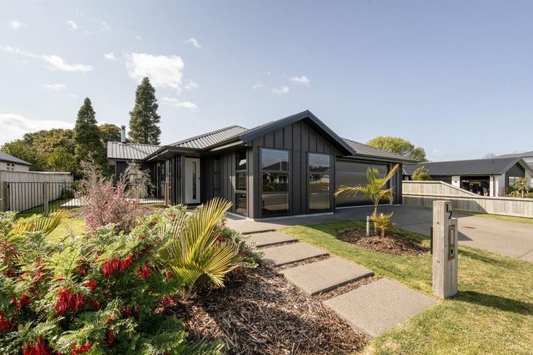 Photo of property in 12 Serenity Drive, Omokoroa, 3114