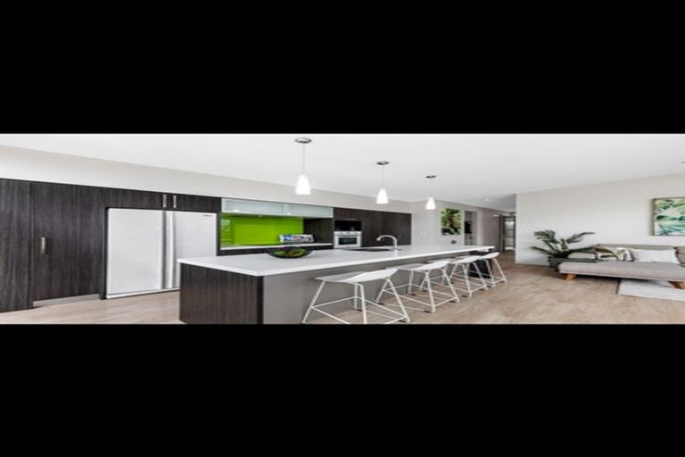 Photo of property in 8a Wairere Road, Torbay, Auckland, 0630