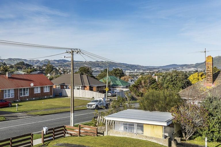 Photo of property in 2/1 Murphy Place, Titahi Bay, Porirua, 5022