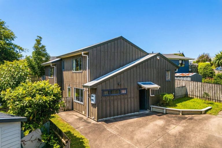 Photo of property in 2/28 Pahi Place, West Harbour, Auckland, 0618