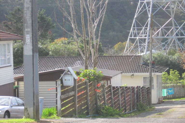 Photo of property in 252 Triangle Road, Massey, Auckland, 0614