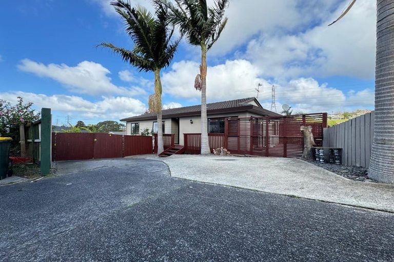 Photo of property in 16 Faram Place, Massey, Auckland, 0614