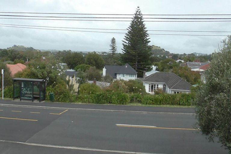 Photo of property in 1/20a Old Lake Road, Narrow Neck, Auckland, 0622