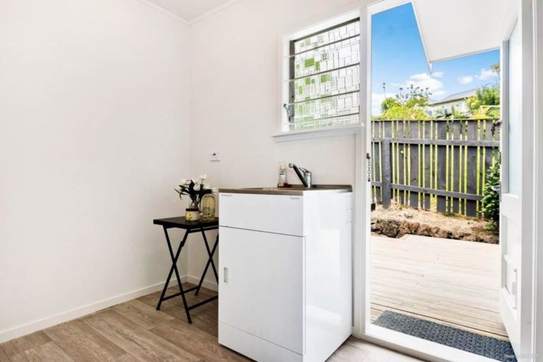 Photo of property in 1/11 Lynngate Place, Hillcrest, Auckland, 0627