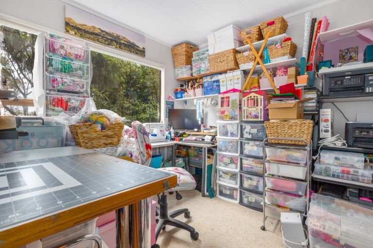 Photo of property in 17 Kinloch Place, Papakowhai, Porirua, 5024