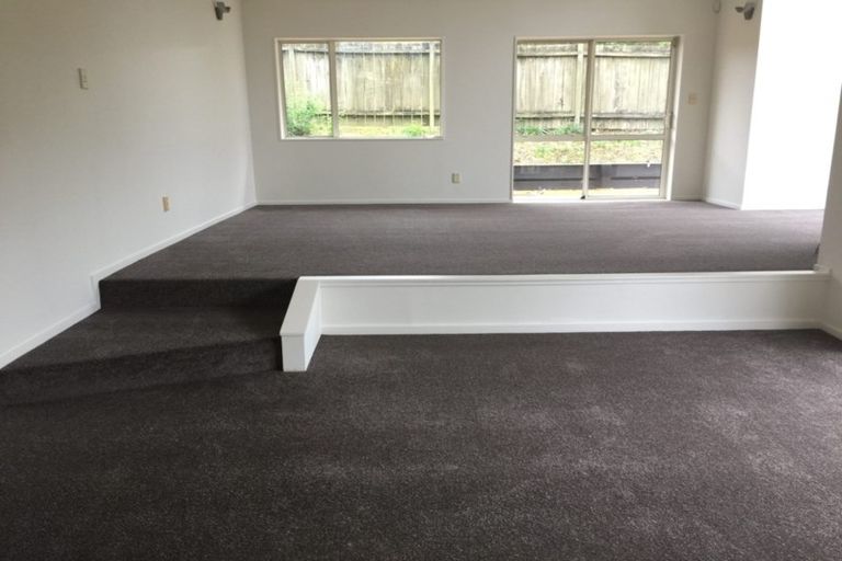 Photo of property in 28 Pukatea Avenue, Albany, Auckland, 0632