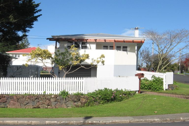 Photo of property in 43 Orams Road, Hillpark, Auckland, 2102