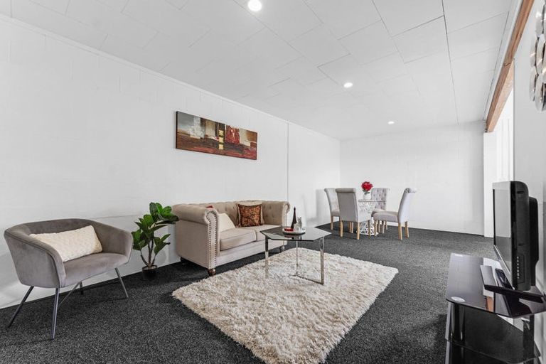 Photo of property in 69 Spence Road, Henderson, Auckland, 0612