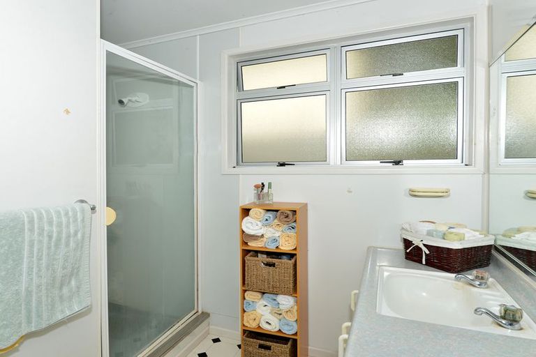 Photo of property in 13 Willow Place, Horahora, Whangarei, 0110