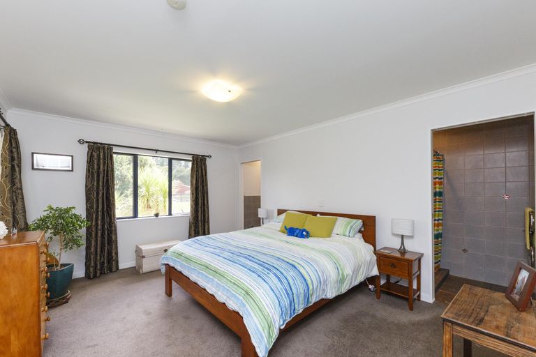 Photo of property in 57 Waicola Drive, Fitzherbert, Palmerston North, 4471