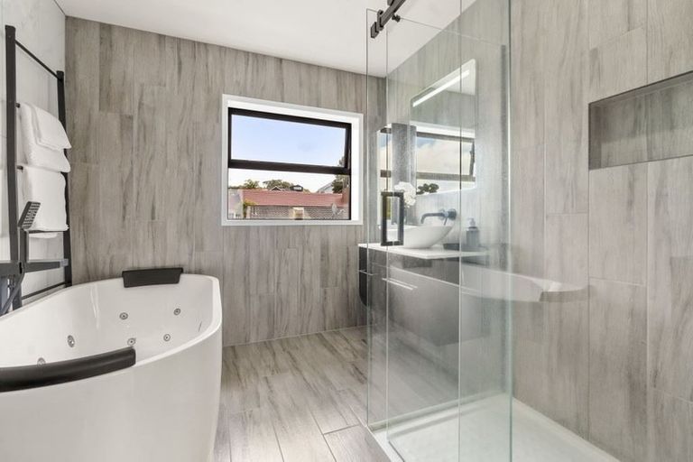 Photo of property in 24 Asbury Crescent, Campbells Bay, Auckland, 0630