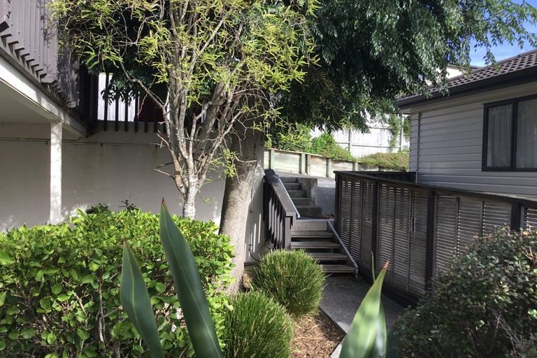 Photo of property in 8d Schnapper Rock Road, Schnapper Rock, Auckland, 0632