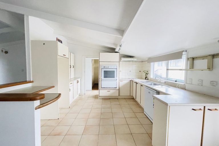 Photo of property in 13 Lismore Place, Papatoetoe, Auckland, 2025