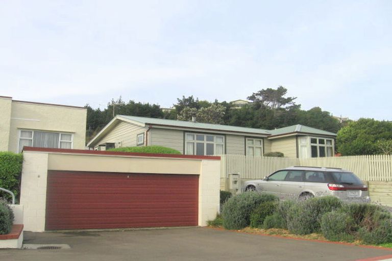 Photo of property in 122 Mana Esplanade, Paremata, Porirua, 5026
