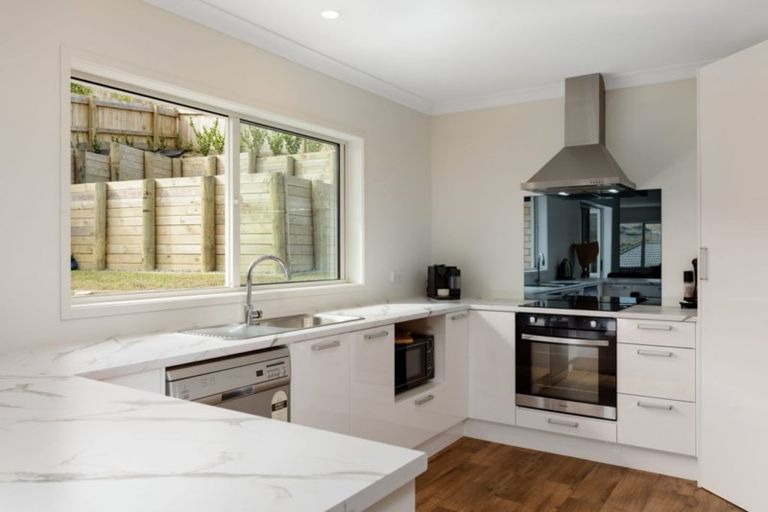 Photo of property in 16 Antrim Glade, Welcome Bay, Tauranga, 3175