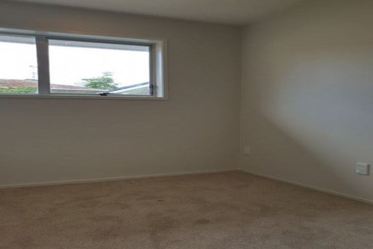 Photo of property in 2/7 Ian Place, Glendene, Auckland, 0602