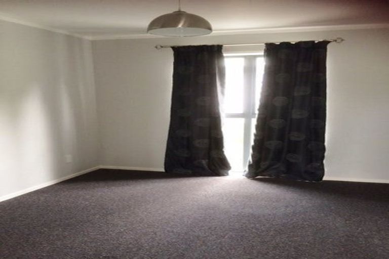 Photo of property in 16b Woodall Place, Totara Vale, Auckland, 0627