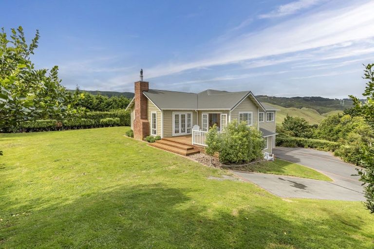 Photo of property in 91 Woodburn Drive, Takapu Valley, Wellington, 5028