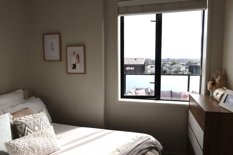Photo of property in 3/22 Kerewhenua Crescent, Hobsonville, 0616