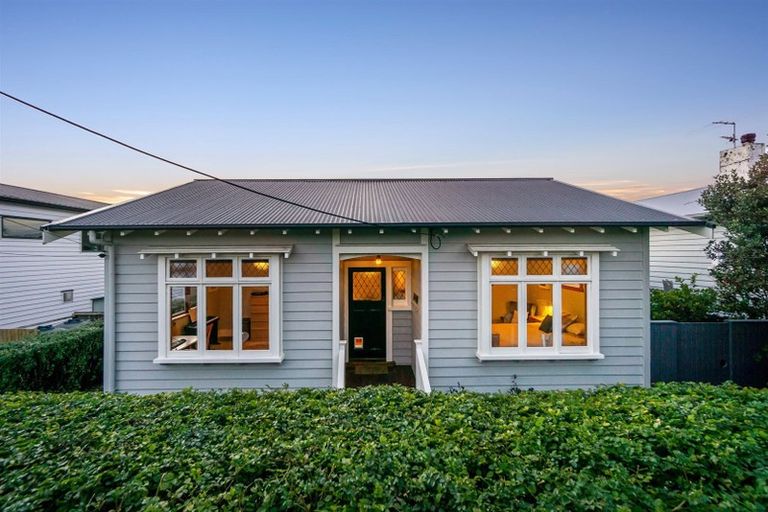 Photo of property in 10 Egremont Street, Belmont, Auckland, 0622