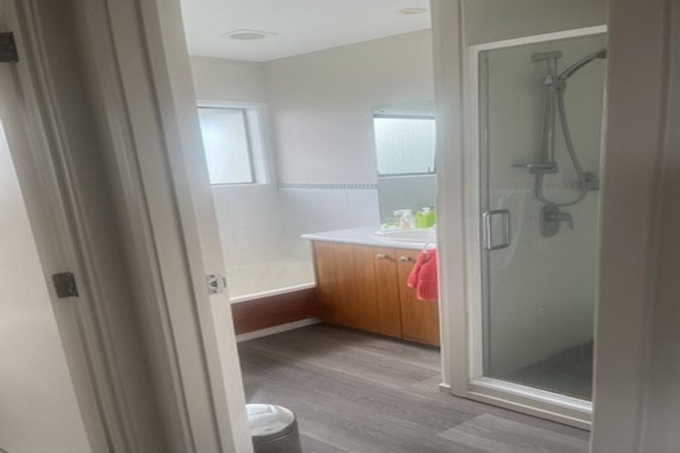 Photo of property in 2/94 Norwood Road, Bayswater, Auckland, 0622