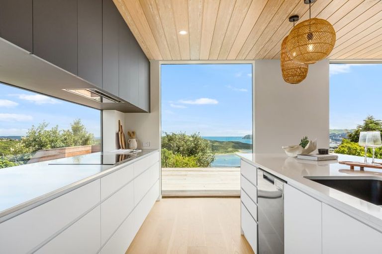 Photo of property in 11 Lauderdale Road, Papakowhai, Porirua, 5024